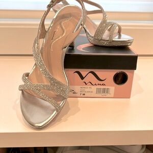 NWT Nina silver and crystal adjustable sandal 7M never worn
